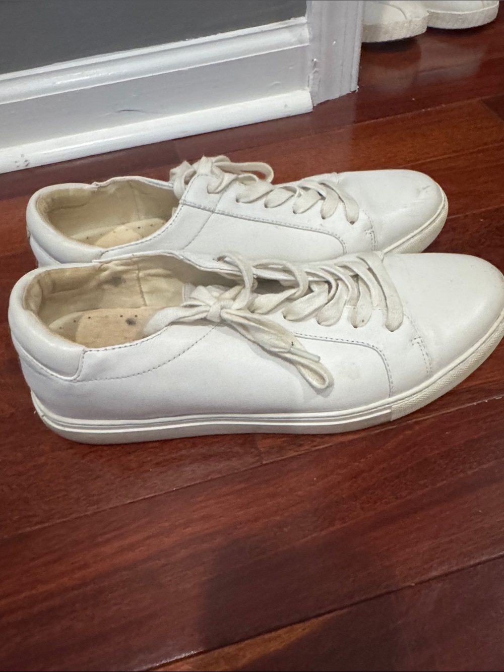 Women's White Low-Top Leather Sneakers - Minimal Casual Style
